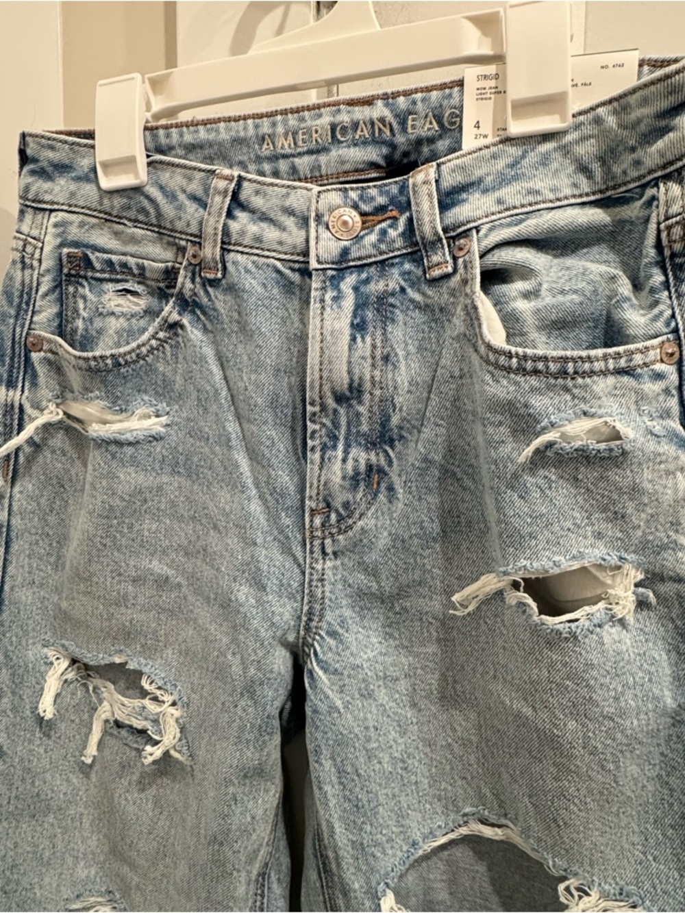 American Eagle Mom Jeans Size 4 27W Super High Rise Light Super Bleach Strigid - Picture 3 of 15